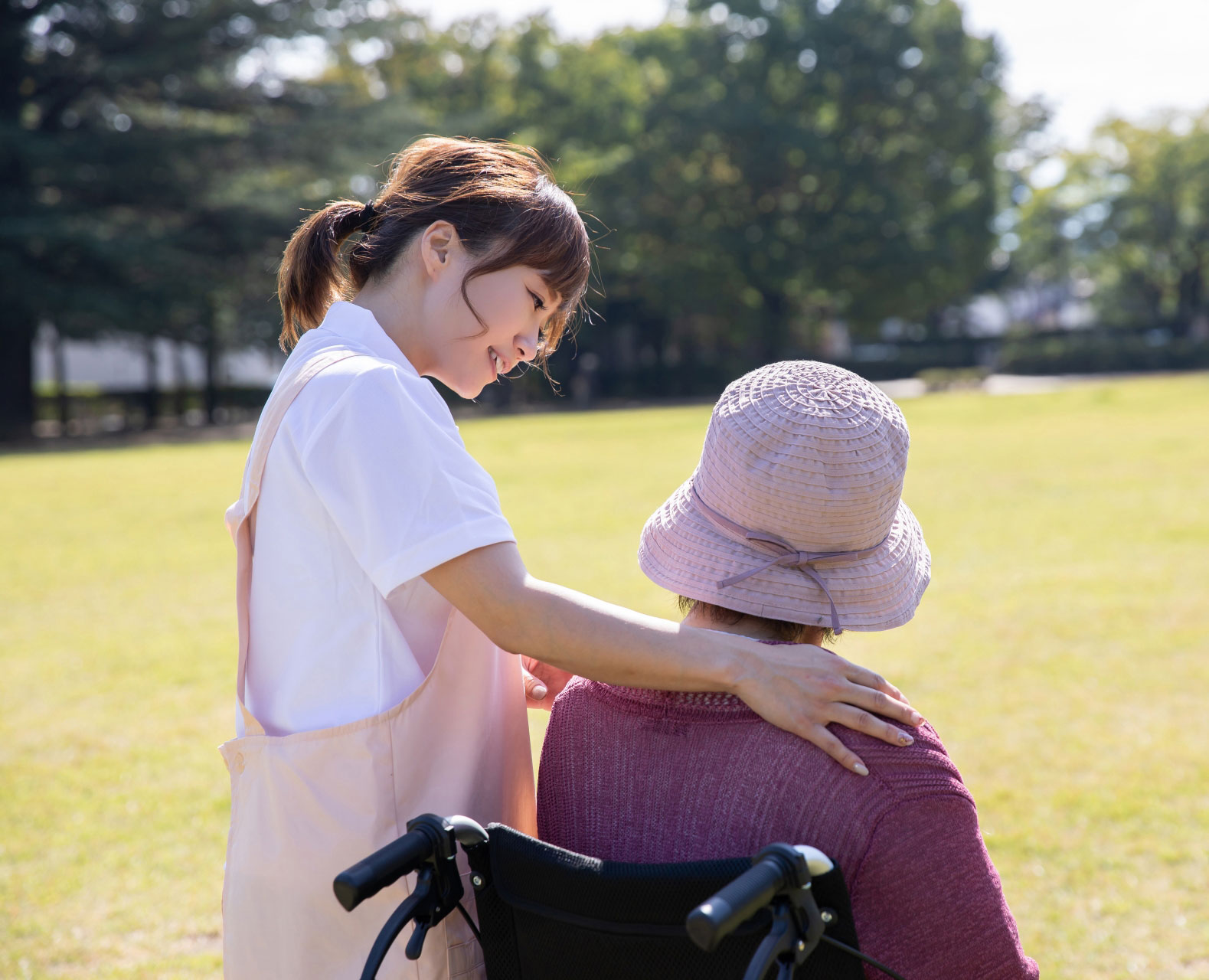 優しい介護士の写真